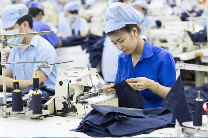 Đơn hàng may mặc thu hút nhiều lao động nữ đăng ký xuất khẩu lao động