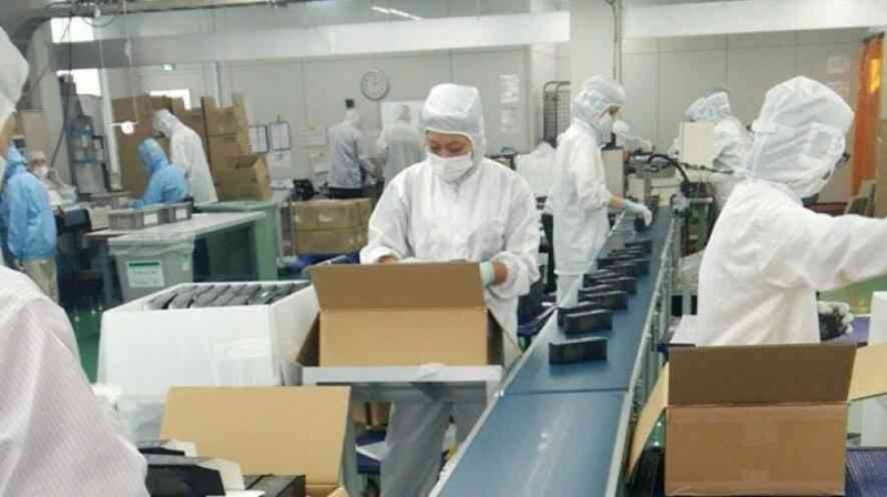 Đơn hàng điện tử và đóng gói sản phẩm