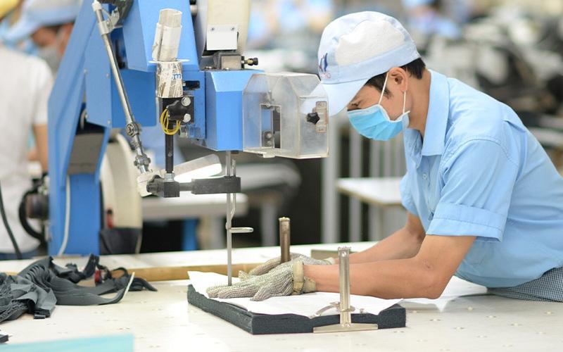 Đơn hàng dệt may là cơ hội tuyệt vời để phát huy lợi thế tay nghề cho lao động nữ khi tham gia xuất khẩu lao động Đài Loan Hà Nam