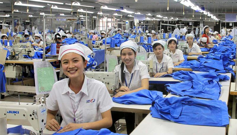 Đơn hàng may mặc phù hợp với lao động nữ có tay nghề khi đi xuất khẩu