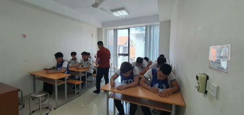 Hoàn thiện hồ sơ và tham gia các bài kiểm tra là bước quan trọng trong quy trình xét tuyển đơn hàng.