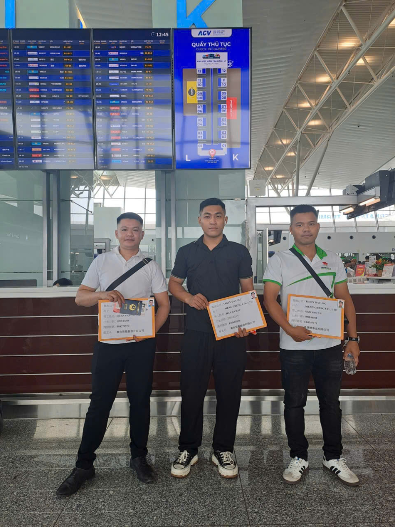 Học viên làm thủ tục tại sân bay sau khi hoàn tất đào tạo, hồ sơ và quy trình xuất cảnh.
