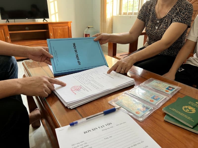 Sự phối hợp chuẩn bị giấy tờ giữa gia đình và công ty giúp hồ sơ vay vốn XKLĐ Đài Loan thẩm định nhanh.