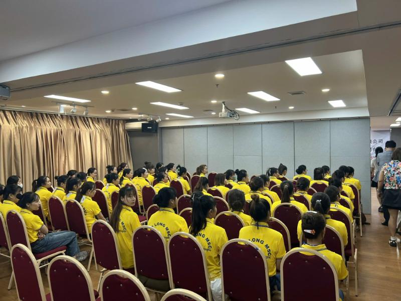 Buổi định hướng và tư vấn thông tin đơn hàng minh bạch trực tiếp tại văn phòng công ty. 