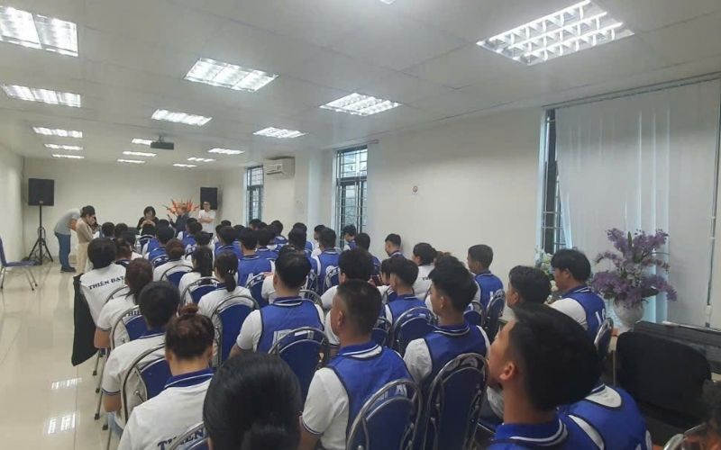 Công ty tổ chức tư vấn chi tiết hợp đồng và bảng lương đơn hàng CNC cho người lao động.