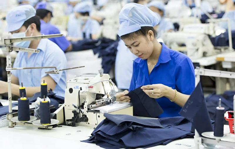 Ngành may mặc có mức thu nhập khá ổn định và tốt hơn với lao động có tay nghề và làm việc nhanh