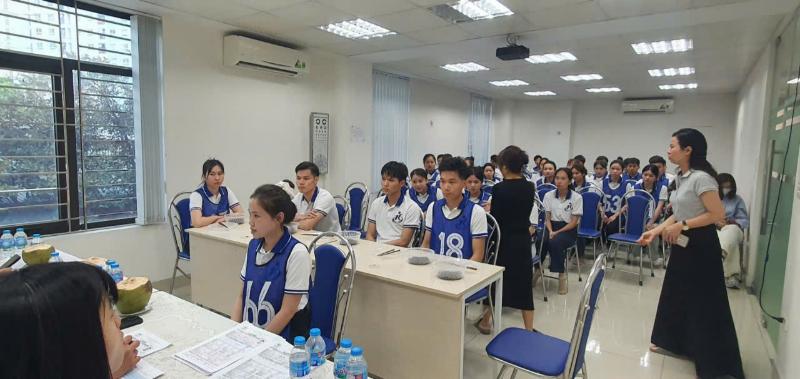 Nhiều hồ sơ visa bị chậm hoặc trả về