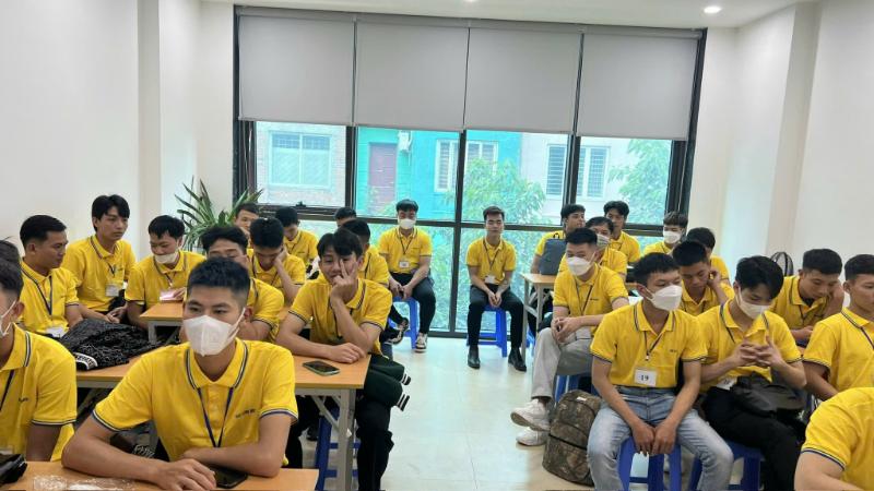 Cán bộ phái cử nhắc nhở người lao động các rủi ro pháp lý về SIM tại Đài Loan