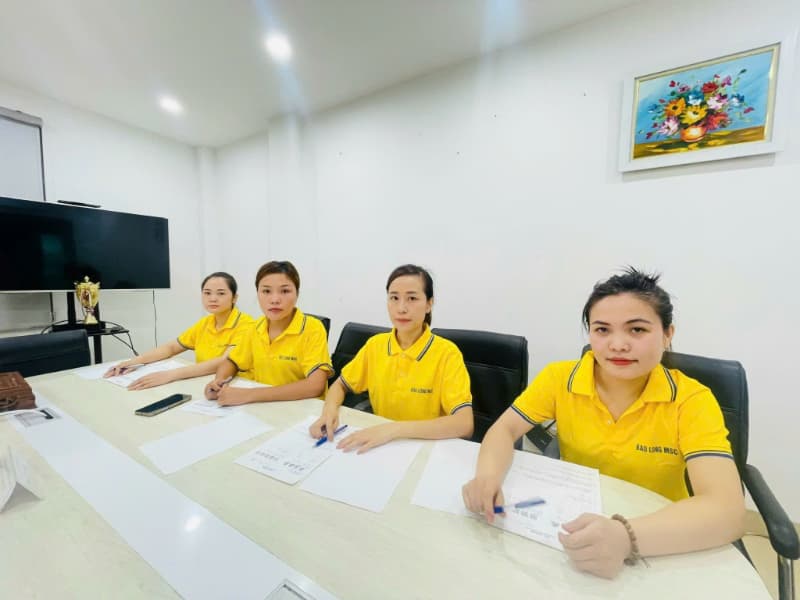 Mọi khoản thu cần có căn cứ trong hợp đồng, phiếu thu hoặc hóa đơn rõ ràng để người lao động kiểm soát quyền lợi.