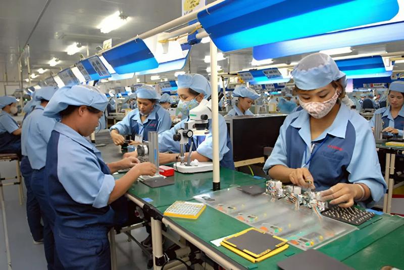 Đứng dây chuyền lắp ráp linh kiện