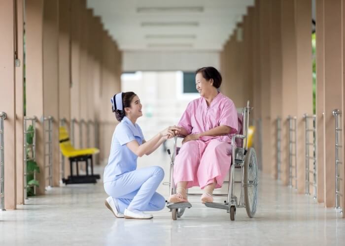 Ngành nghề hộ lý viện dưỡng lão